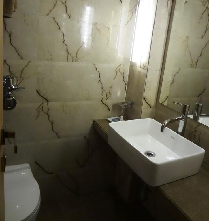 Rama Krishna Hotel Мумбай Екстериор снимка