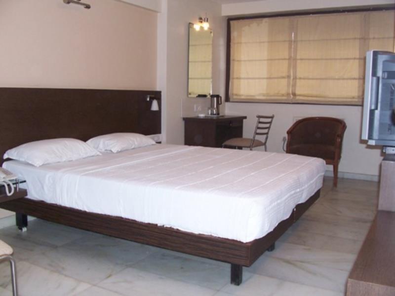 Rama Krishna Hotel Мумбай Екстериор снимка