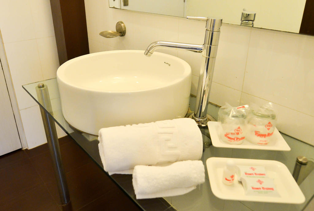 Rama Krishna Hotel Мумбай Екстериор снимка