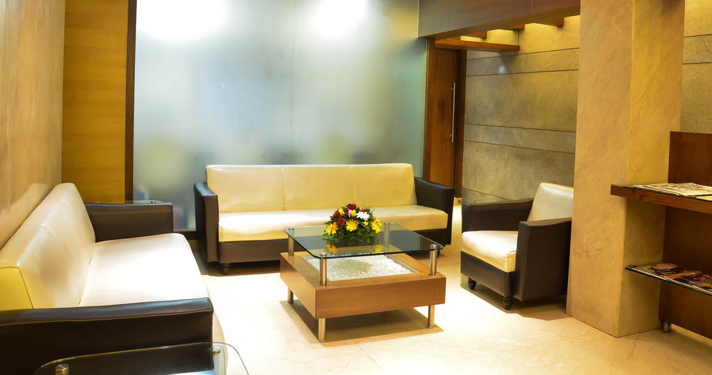 Rama Krishna Hotel Мумбай Екстериор снимка