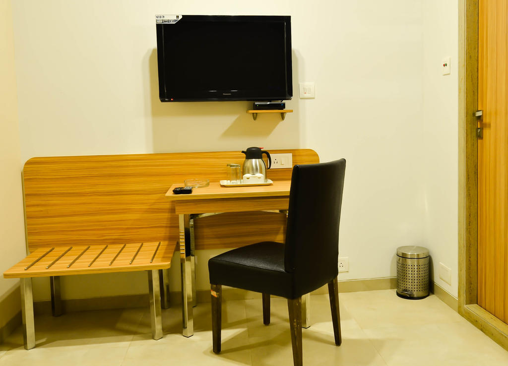 Rama Krishna Hotel Мумбай Екстериор снимка