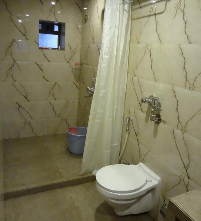 Rama Krishna Hotel Мумбай Екстериор снимка